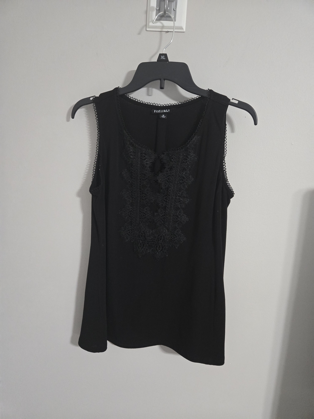 Roz & Ali Black Sleeveless Lace-Front Tank